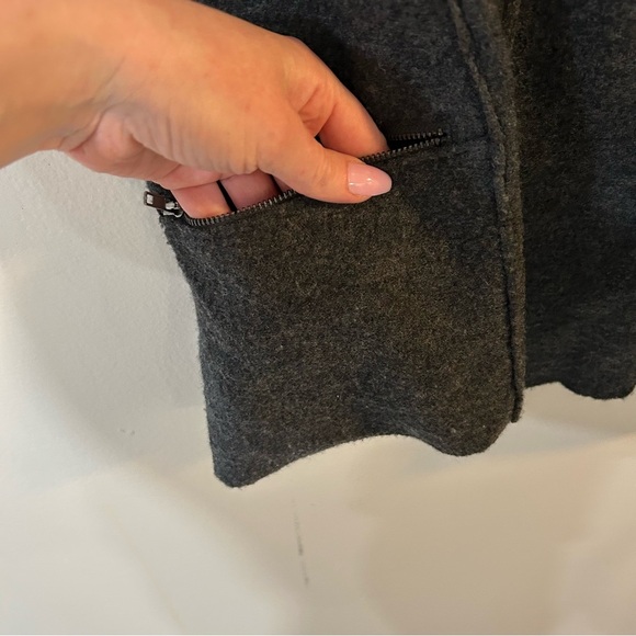 Tahari 100% Merino Wool Sleeveless Dark Gray Long Vest Women’s Size Small - Picture 5 of 7